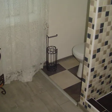 Hostel Red House *