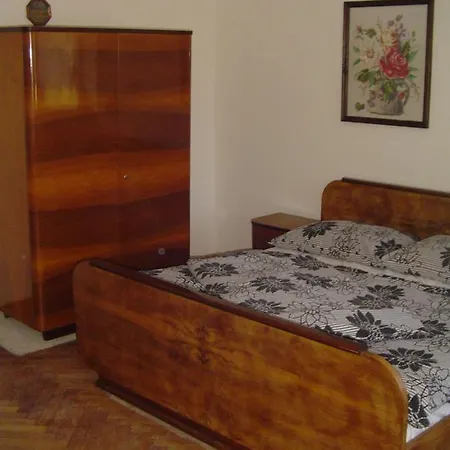 Red House Hostel Štúrovo